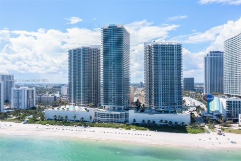 Condo in Hallandale Beach, Florida, 1 bedroom  № 1439695 - photo 23