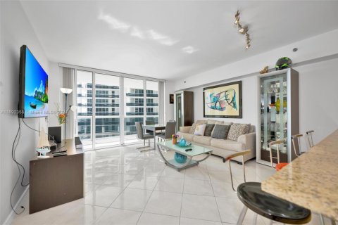 Condo in Hallandale Beach, Florida, 1 bedroom  № 1439695 - photo 19