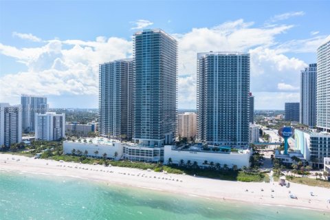 Condo in Hallandale Beach, Florida, 1 bedroom  № 1439695 - photo 24