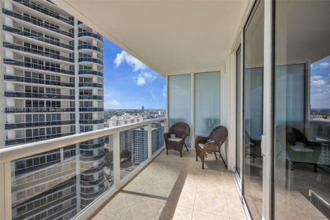 Condo in Hallandale Beach, Florida, 1 bedroom  № 1439695 - photo 15