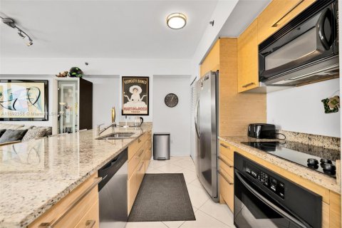 Condo in Hallandale Beach, Florida, 1 bedroom  № 1439695 - photo 18