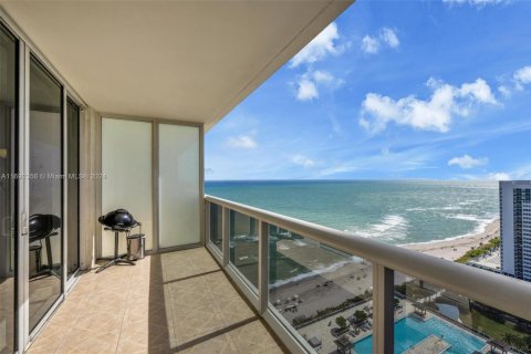 Condo in Hallandale Beach, Florida, 1 bedroom  № 1439695 - photo 3