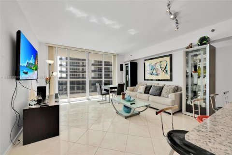 Condo in Hallandale Beach, Florida, 1 bedroom  № 1439695 - photo 4