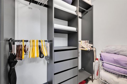Condo in Hallandale Beach, Florida, 1 bedroom  № 1439695 - photo 9