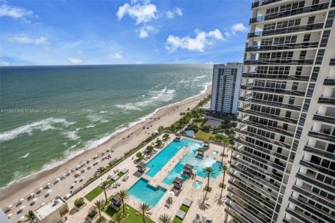 Condo in Hallandale Beach, Florida, 1 bedroom  № 1439695 - photo 14