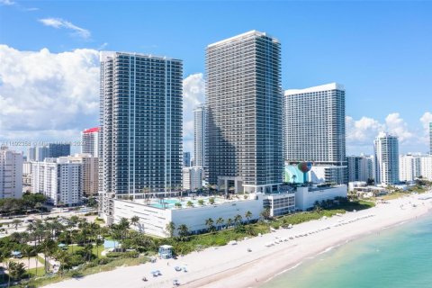Condo in Hallandale Beach, Florida, 1 bedroom  № 1439695 - photo 22
