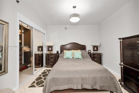 Condo in Hallandale Beach, Florida, 1 bedroom  № 1439695 - photo 10