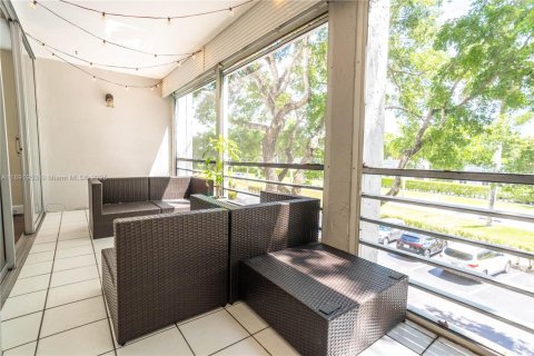 Condo in Plantation, Florida, 2 bedrooms  № 1943936 - photo 9