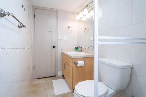 Condo in Plantation, Florida, 2 bedrooms  № 1943936 - photo 23