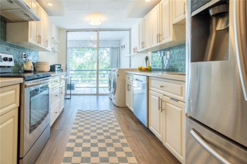 Condo in Plantation, Florida, 2 bedrooms  № 1943936 - photo 5