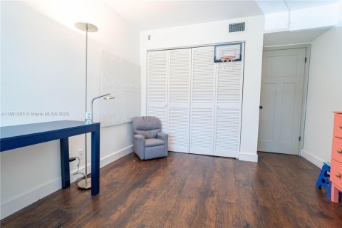 Condo in Plantation, Florida, 2 bedrooms  № 1943936 - photo 20