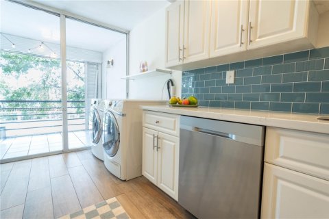 Condo in Plantation, Florida, 2 bedrooms  № 1943936 - photo 7