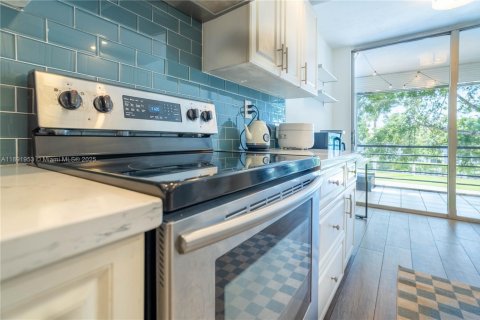 Condo in Plantation, Florida, 2 bedrooms  № 1943936 - photo 6