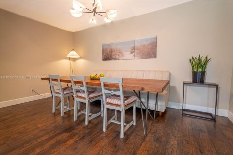 Condo in Plantation, Florida, 2 bedrooms  № 1943936 - photo 11