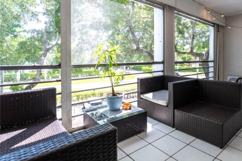 Condo in Plantation, Florida, 2 bedrooms  № 1943936 - photo 8