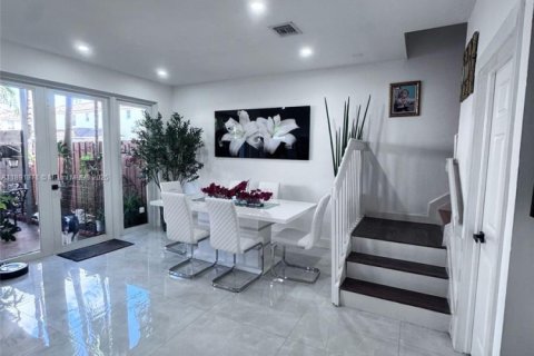 Townhouse in Homestead, Florida 3 bedrooms, 135.54 sq.m. № 1944944 - photo 5