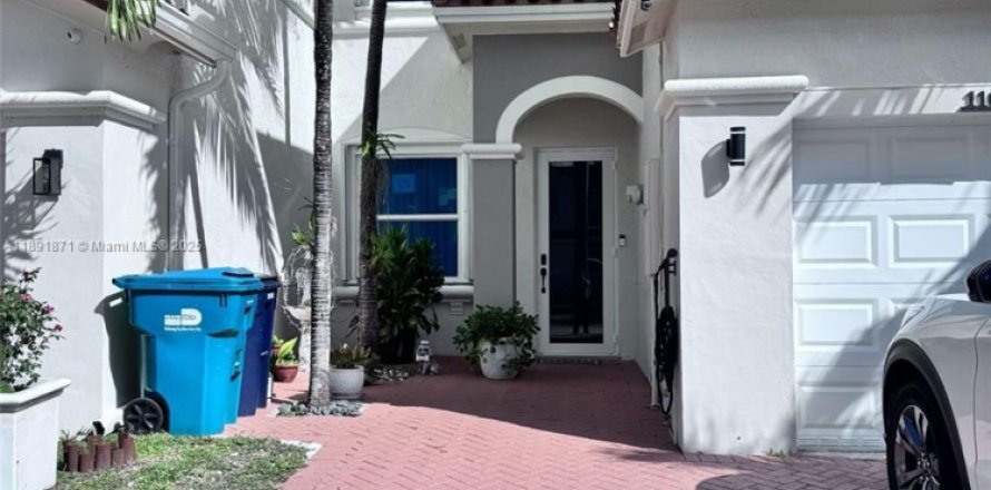 Townhouse in Homestead, Florida 3 bedrooms, 135.54 sq.m. № 1944944