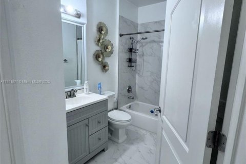 Townhouse in Homestead, Florida 3 bedrooms, 135.54 sq.m. № 1944944 - photo 19