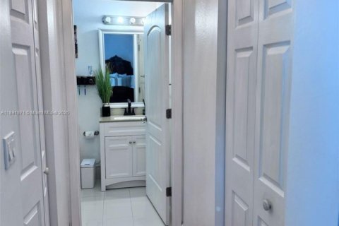 Townhouse in Homestead, Florida 3 bedrooms, 135.54 sq.m. № 1944944 - photo 11