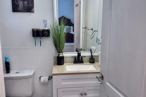 Townhouse in Homestead, Florida 3 bedrooms, 135.54 sq.m. № 1944944 - photo 16