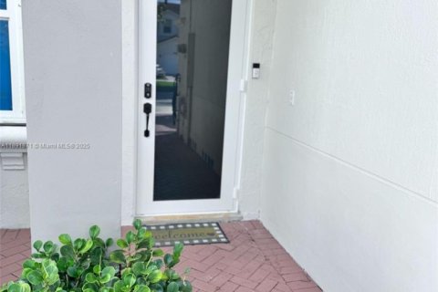 Townhouse in Homestead, Florida 3 bedrooms, 135.54 sq.m. № 1944944 - photo 2