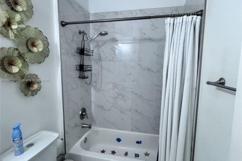 Townhouse in Homestead, Florida 3 bedrooms, 135.54 sq.m. № 1944944 - photo 18