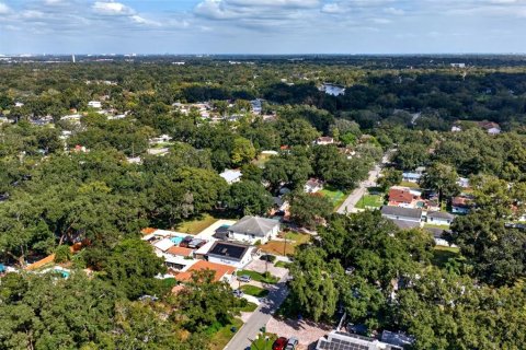 House in Tampa, Florida 4 bedrooms, 189.89 sq.m. № 2425774 - photo 5