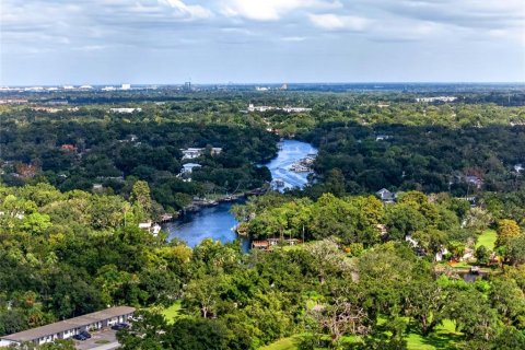 House in Tampa, Florida 4 bedrooms, 189.89 sq.m. № 2425774 - photo 6