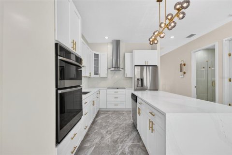 House in Tampa, Florida 4 bedrooms, 189.89 sq.m. № 2425774 - photo 23