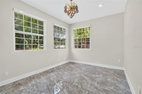 House in Tampa, Florida 4 bedrooms, 189.89 sq.m. № 2425774 - photo 24