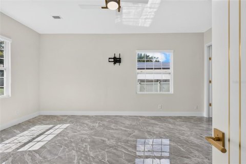House in Tampa, Florida 4 bedrooms, 189.89 sq.m. № 2425774 - photo 10
