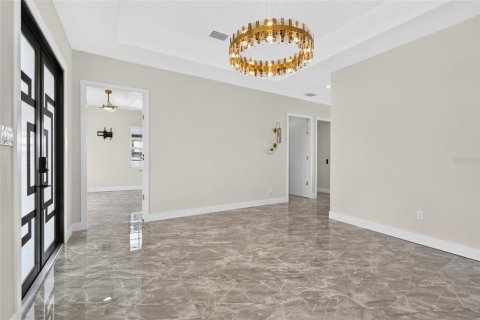 House in Tampa, Florida 4 bedrooms, 189.89 sq.m. № 2425774 - photo 9