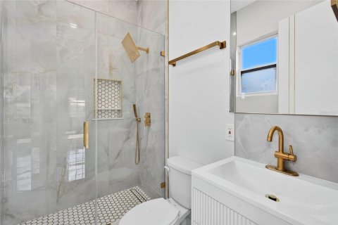 House in Tampa, Florida 4 bedrooms, 189.89 sq.m. № 2425774 - photo 13