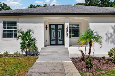 House in Tampa, Florida 4 bedrooms, 189.89 sq.m. № 2425774 - photo 2