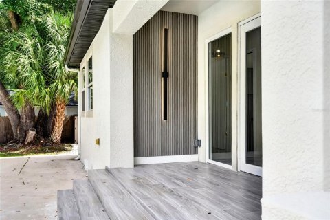 House in Tampa, Florida 4 bedrooms, 189.89 sq.m. № 2425774 - photo 27