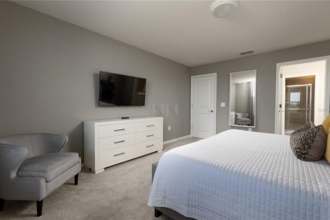 Townhouse in Davenport, Florida 5 bedrooms, 210.98 sq.m. № 1591167 - photo 12