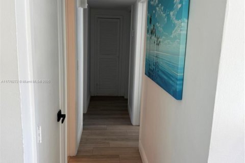 Купить виллу или дом в Лайтхаус-Пойнт, Флорида 4 спальни, 133.22м2, № 1693386 - фото 22