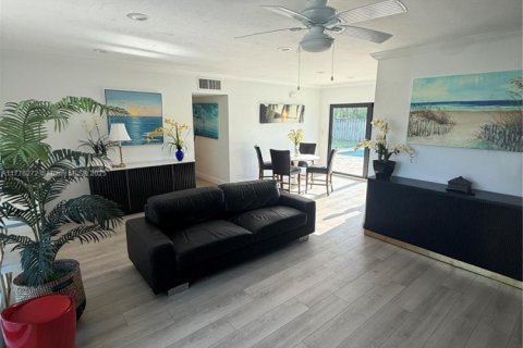 Купить виллу или дом в Лайтхаус-Пойнт, Флорида 4 спальни, 133.22м2, № 1693386 - фото 7