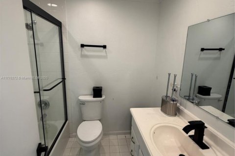 Купить виллу или дом в Лайтхаус-Пойнт, Флорида 4 спальни, 133.22м2, № 1693386 - фото 23