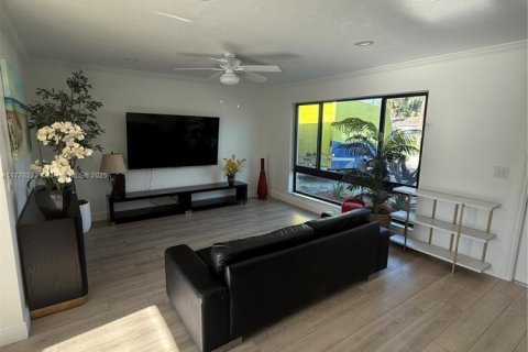 Купить виллу или дом в Лайтхаус-Пойнт, Флорида 4 спальни, 133.22м2, № 1693386 - фото 3