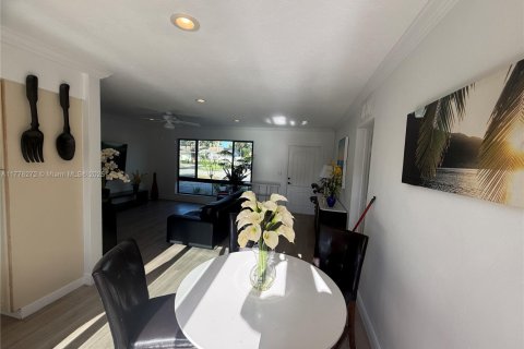 Купить виллу или дом в Лайтхаус-Пойнт, Флорида 4 спальни, 133.22м2, № 1693386 - фото 15