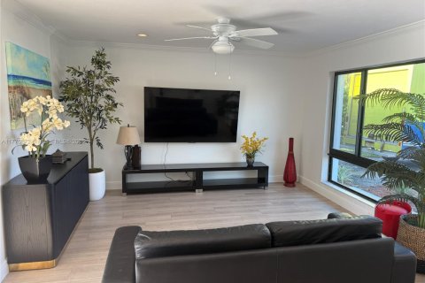 Купить виллу или дом в Лайтхаус-Пойнт, Флорида 4 спальни, 133.22м2, № 1693386 - фото 1