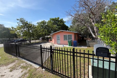 Villa ou maison à vendre à Miami, Floride: 3 chambres, 95.22 m2 № 2085223 - photo 3