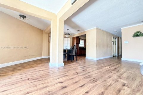 Villa ou maison à vendre à Miami, Floride: 3 chambres, 95.22 m2 № 2085223 - photo 10