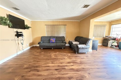 Villa ou maison à vendre à Miami, Floride: 3 chambres, 95.22 m2 № 2085223 - photo 6