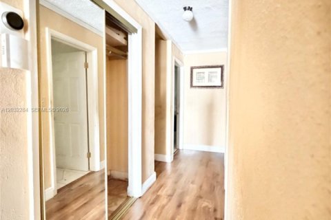 Villa ou maison à vendre à Miami, Floride: 3 chambres, 95.22 m2 № 2085223 - photo 11