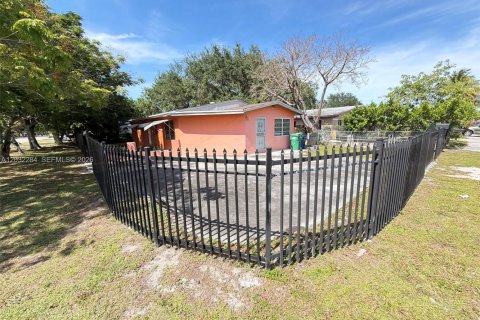 Villa ou maison à vendre à Miami, Floride: 3 chambres, 95.22 m2 № 2085223 - photo 4