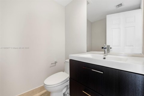 Condominio en venta en Hallandale Beach, Florida, 1 dormitorio, 85.47 m2 № 1864969 - foto 12