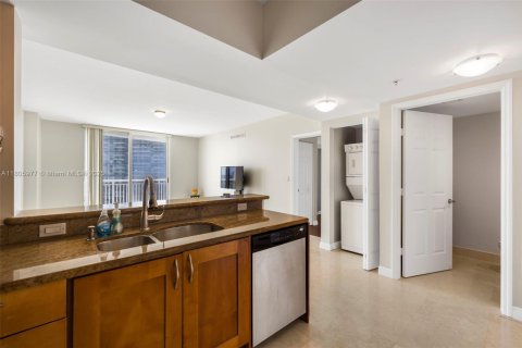 Condominio en venta en Hallandale Beach, Florida, 1 dormitorio, 85.47 m2 № 1864969 - foto 11