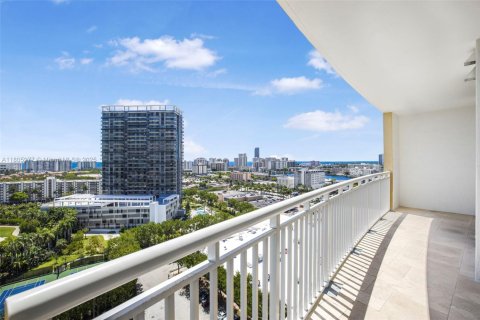 Condominio en venta en Hallandale Beach, Florida, 1 dormitorio, 85.47 m2 № 1864969 - foto 26